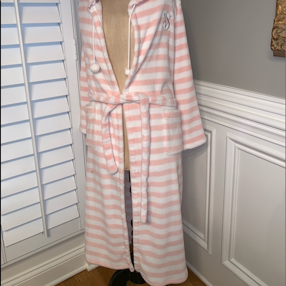 🛑🛑SOLD🛑🛑Victoria’s Secret Robe - Picture 3 of 4